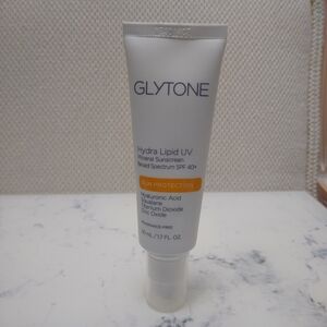 Glytone Hydra Lipid UV Mineral Sunscreen SPF 40+ 50ml/1.7 fl oz New Exp. 03/2025